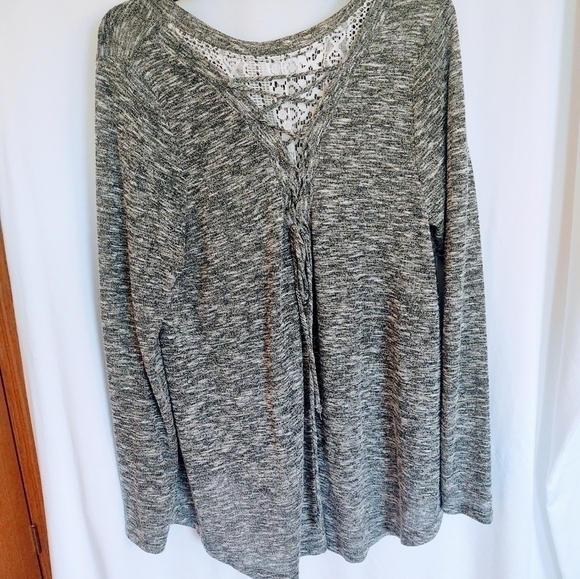 𝅺BLACK and cream blouse with cream lace - Picture 3 of 5